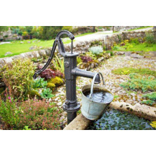 Колонка для води із чавуну фото